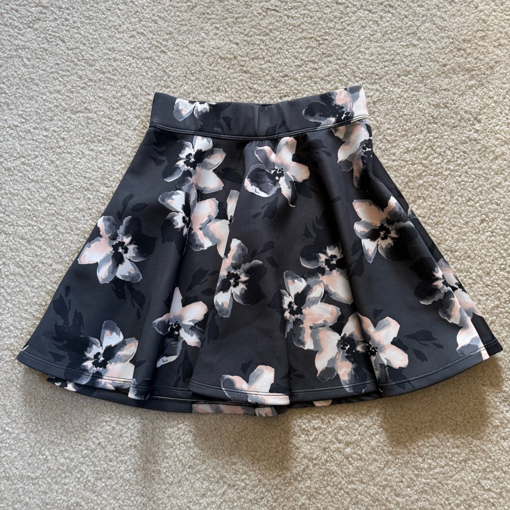 EUC Hollister floral scuba skirt